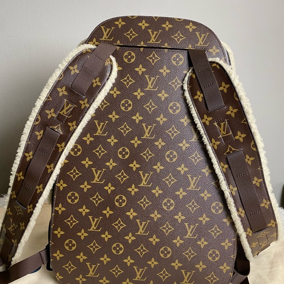 Louis Vuitton Marc Newson Sherling Fleece Backpac - Picture 11 of 16